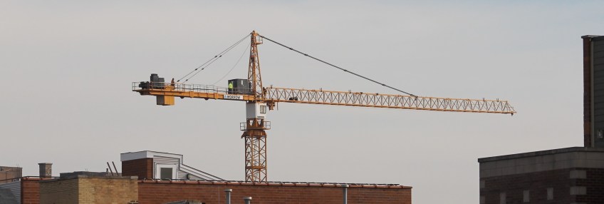 3833 North Broadway tower crane