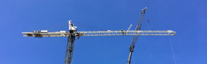 Hyatt House West Loop tower crane assembly