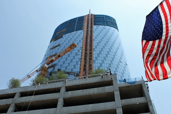 727 West Madison tower crane removal 